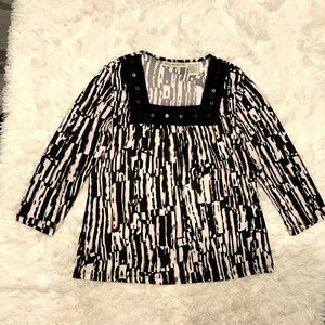Requirements Womens Top Black Gold Large Top